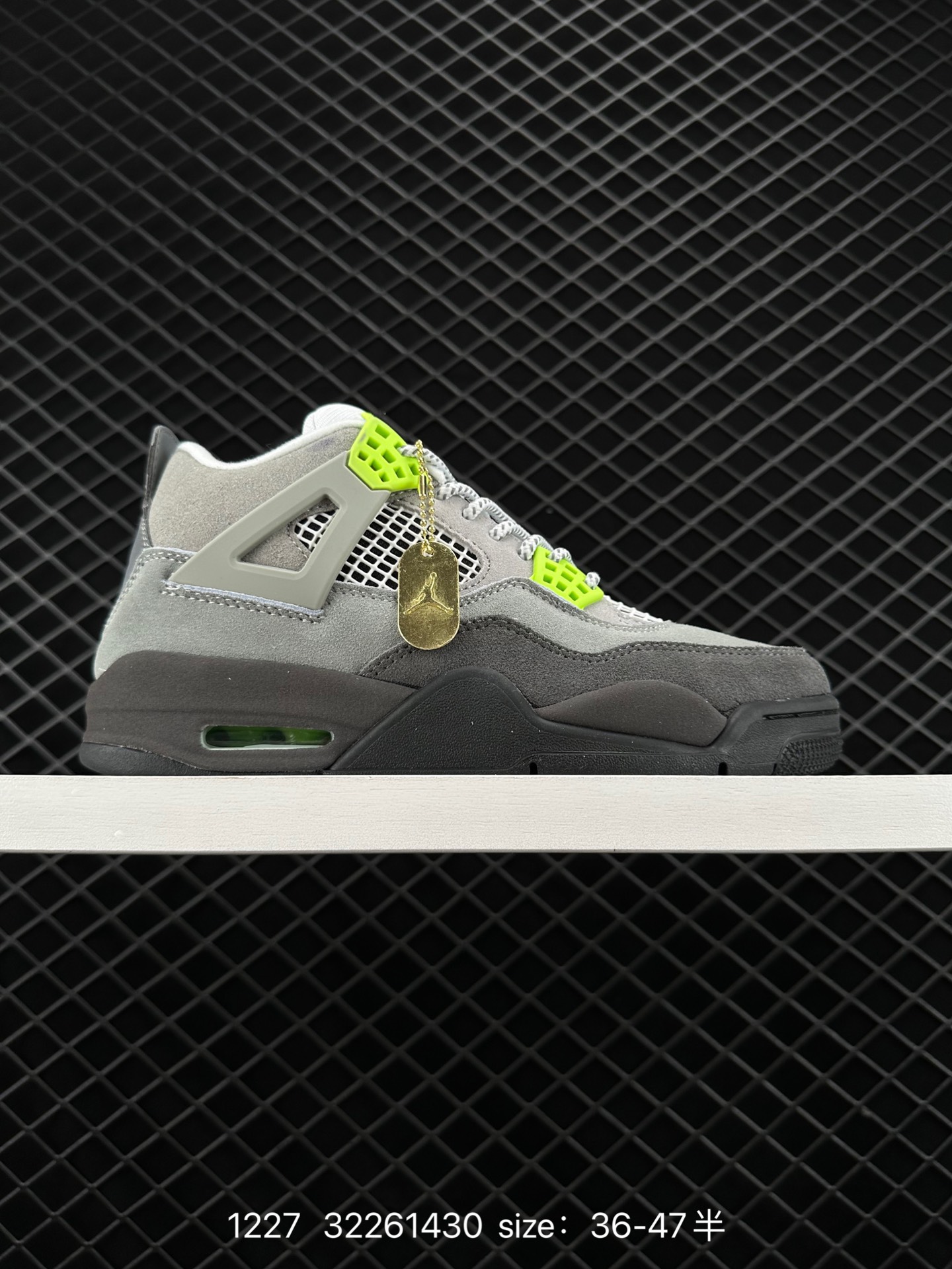 Air Jordan 4 Retro LE 