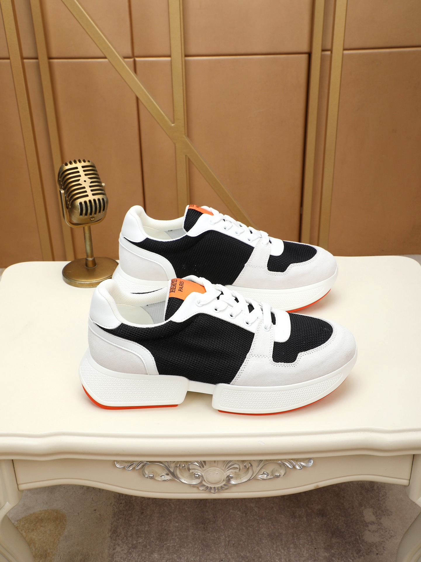 HERMES Sneakers