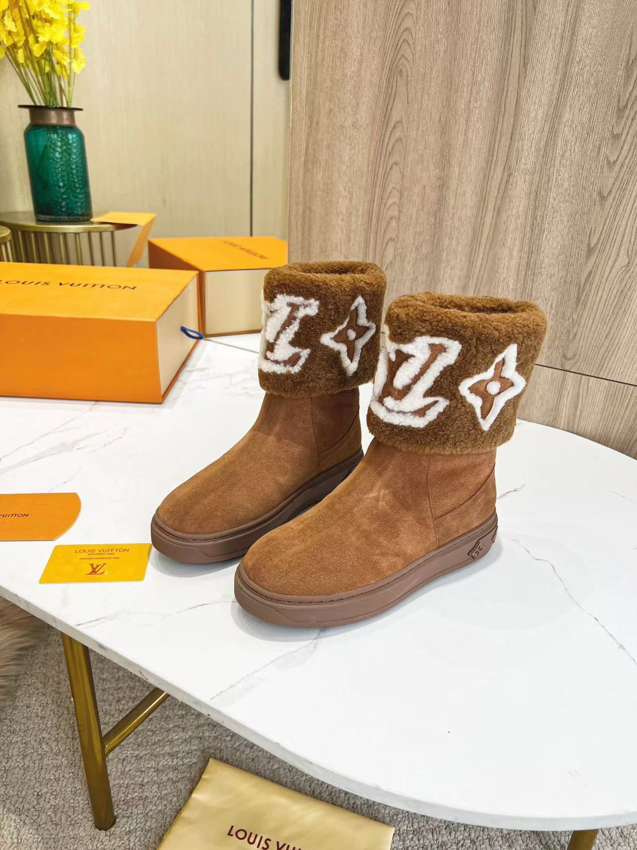 LV Wool boots