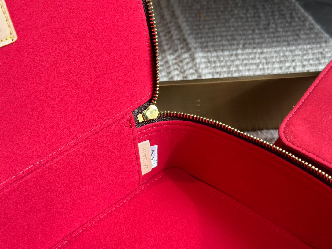 LV Makeup Bag（23*17cm）