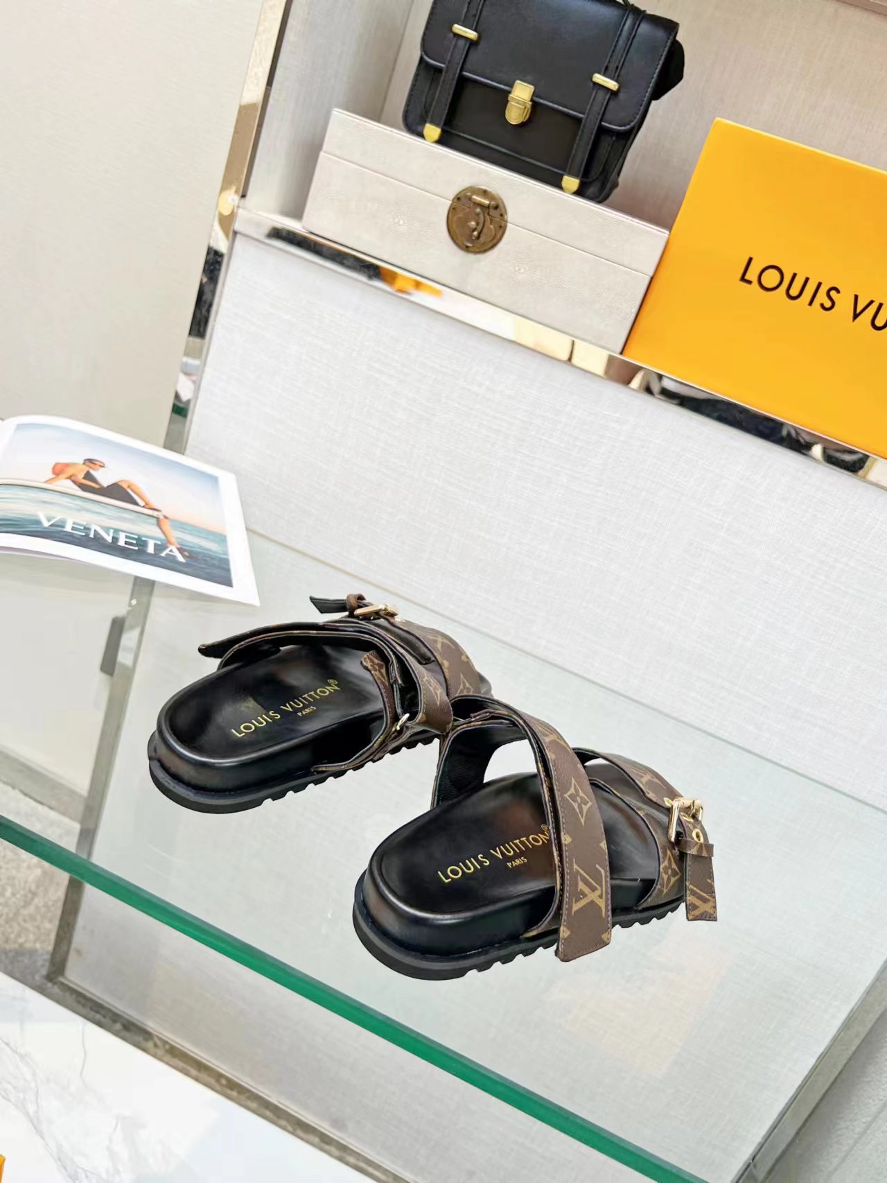 Louis Vuitton latest presbyopia logo slippers