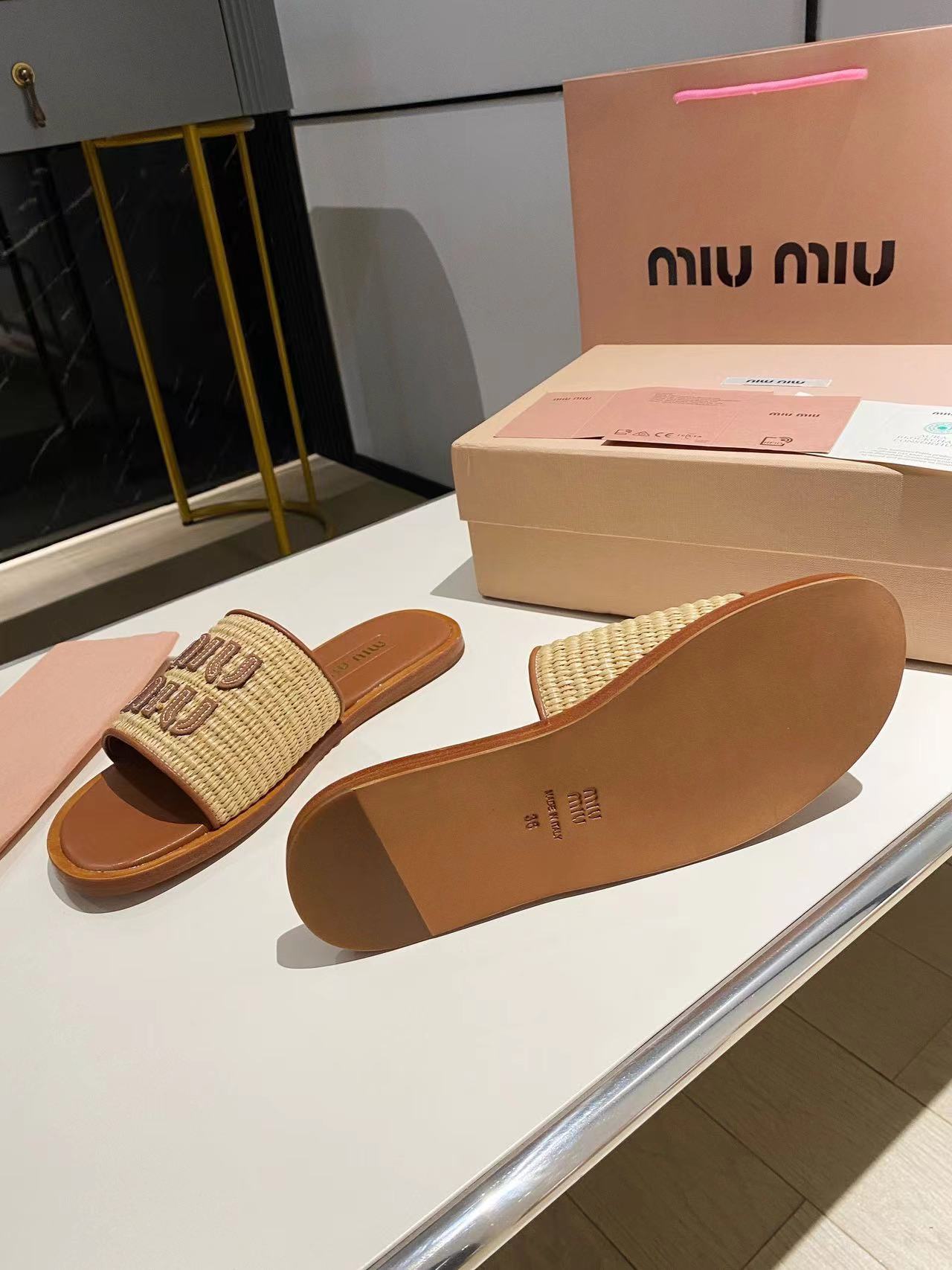 Miu Miu Classic Fashion Slippers