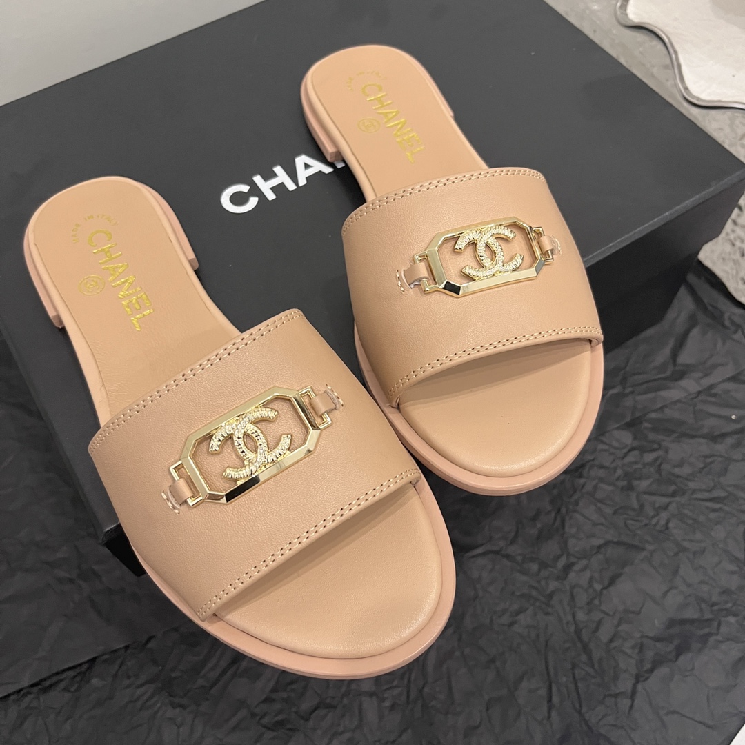 CHANEL SLIDES