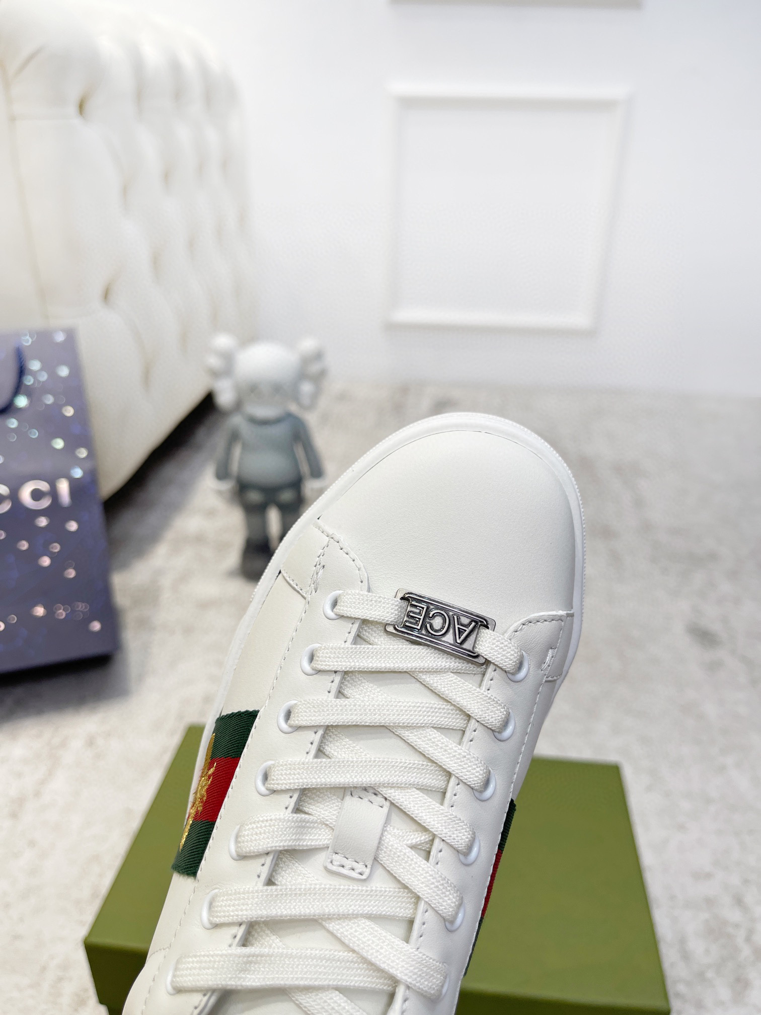 WOMEN'S ACE SNEAKER WITH BEE