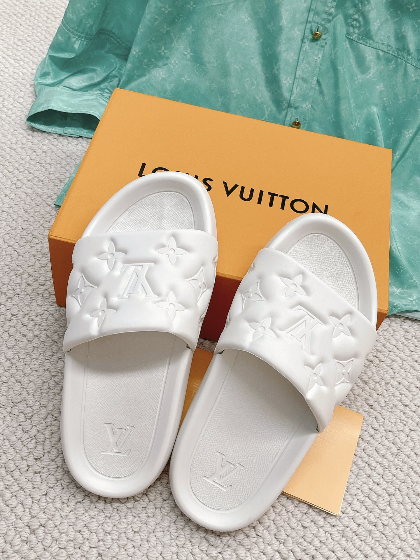 LOUIS VUITTON SLIDES