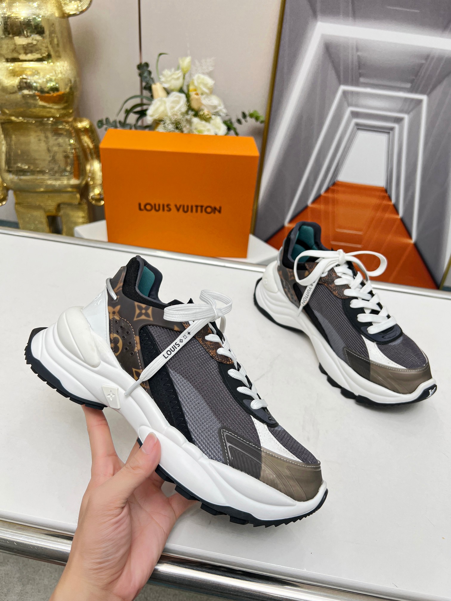 LOUIS VUITTON SNEAKERS