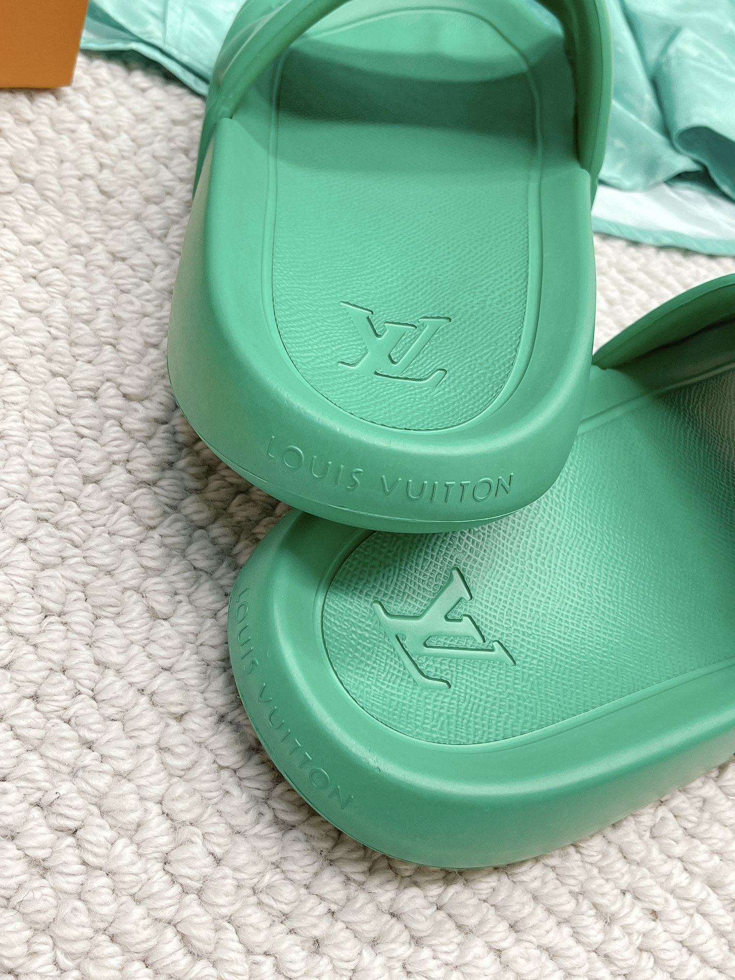 LOUIS VUITTON SLIDES