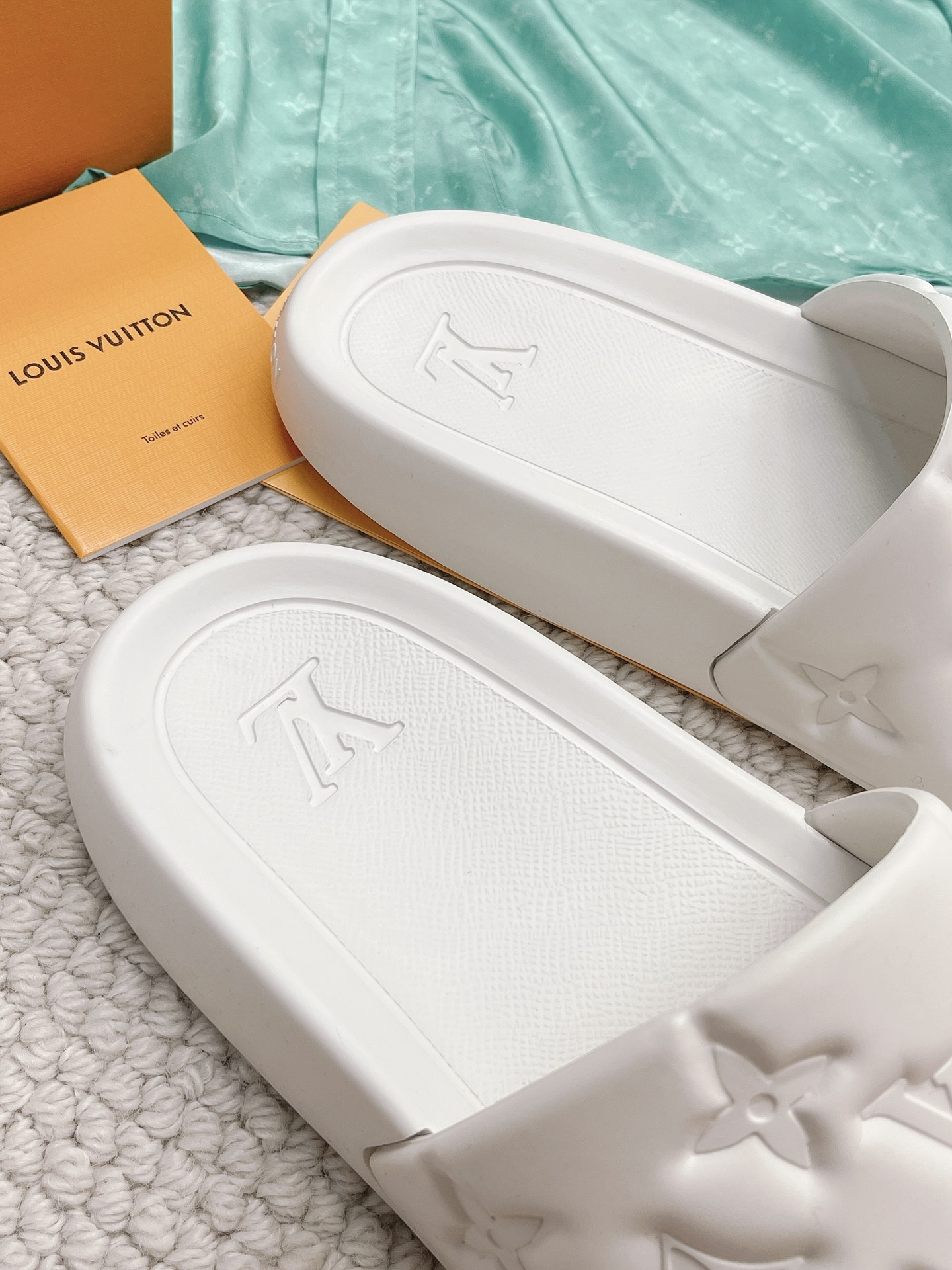 LOUIS VUITTON SLIDES