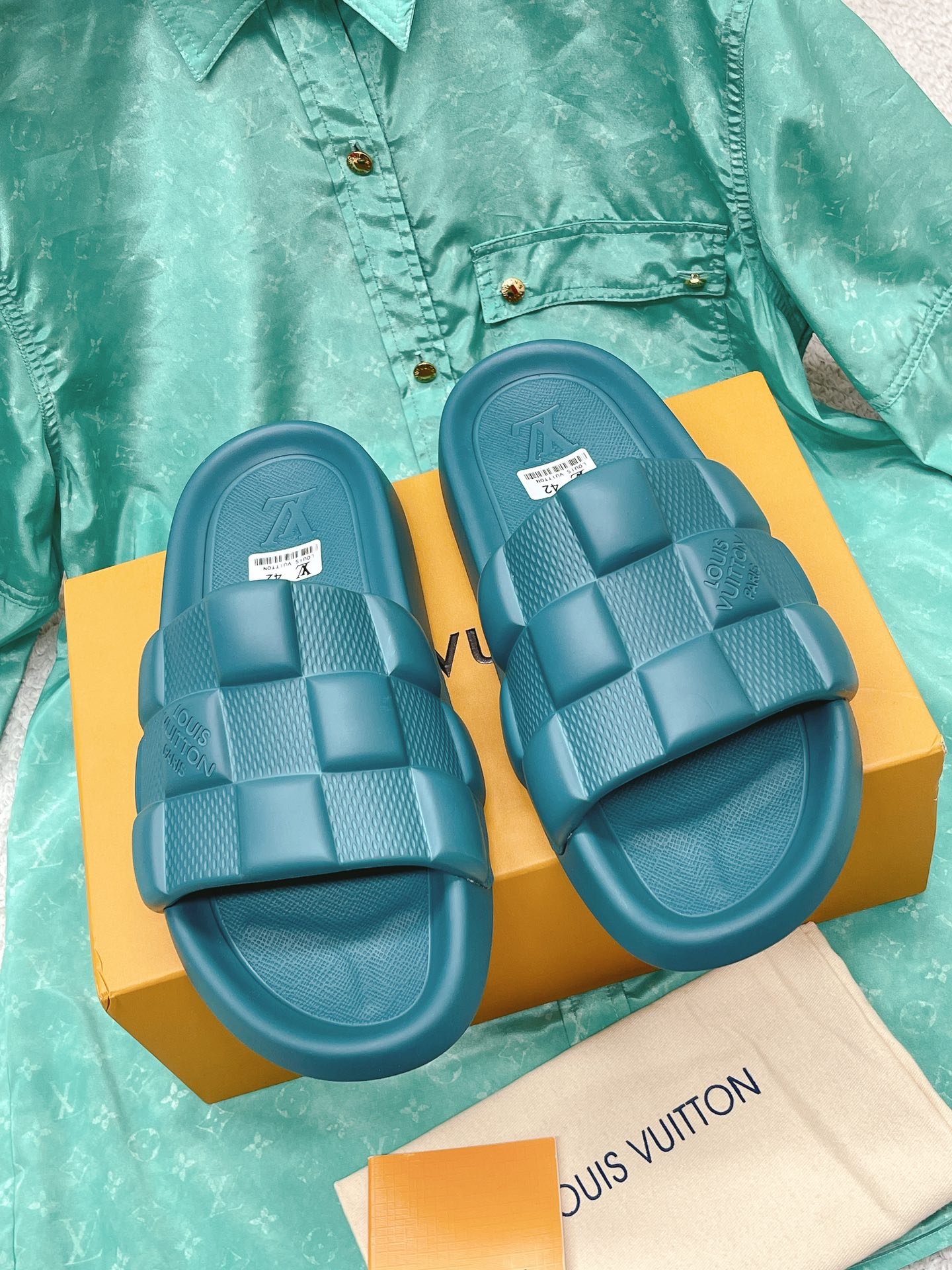 LOUIS VUITTON SLIDES