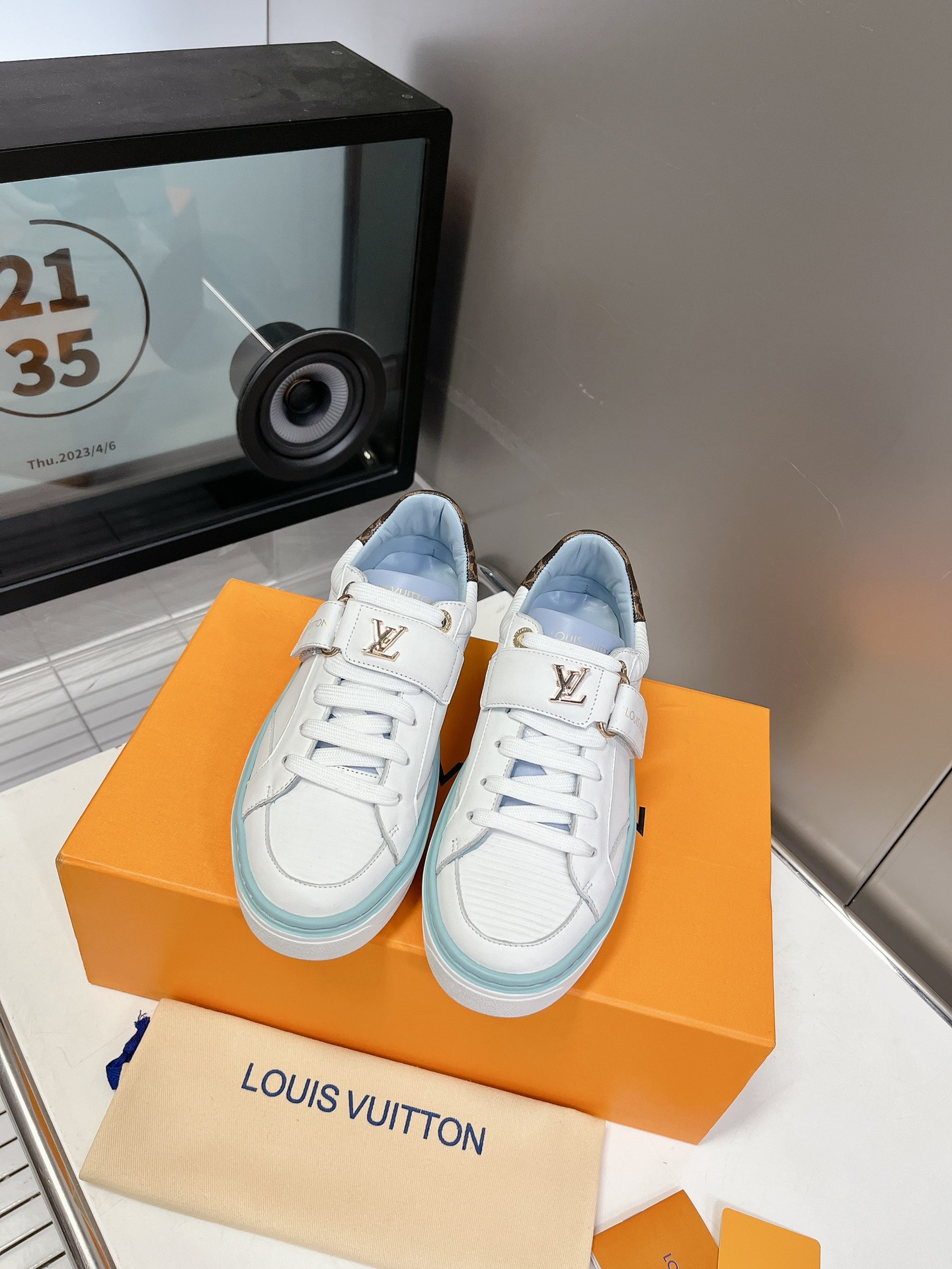 LOUIS VUITTON SNEAKERS