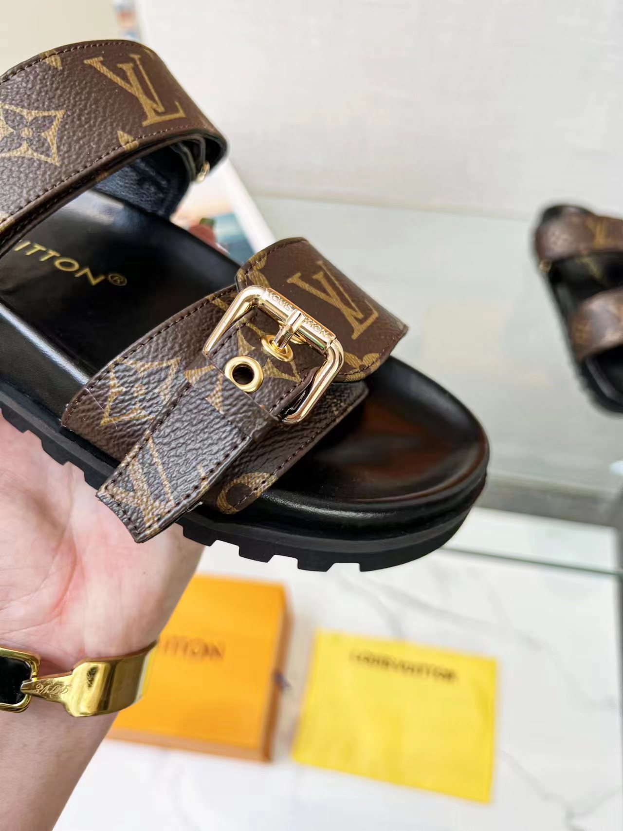 Louis Vuitton latest presbyopia logo slippers