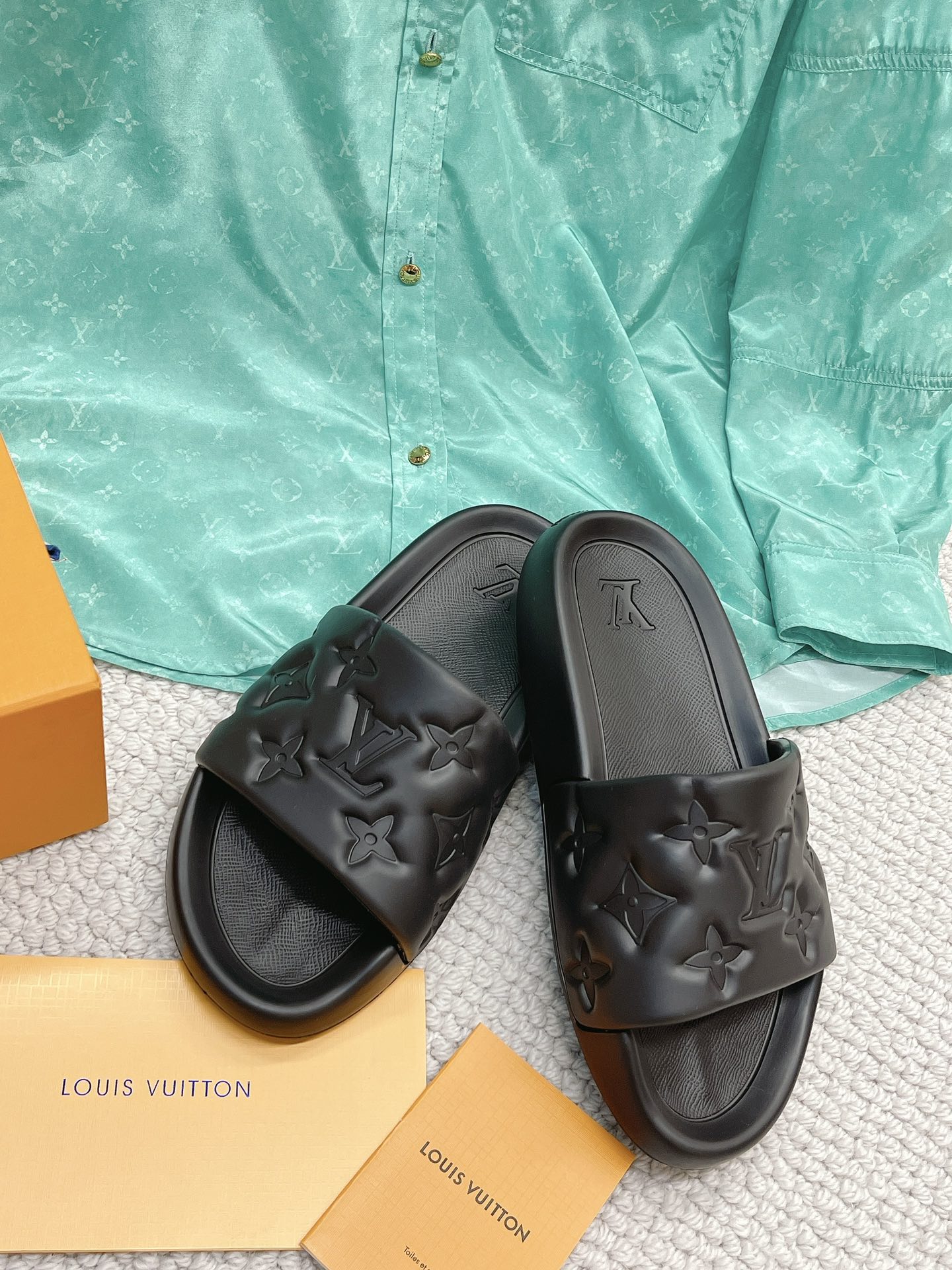 LOUIS VUITTON SLIDES