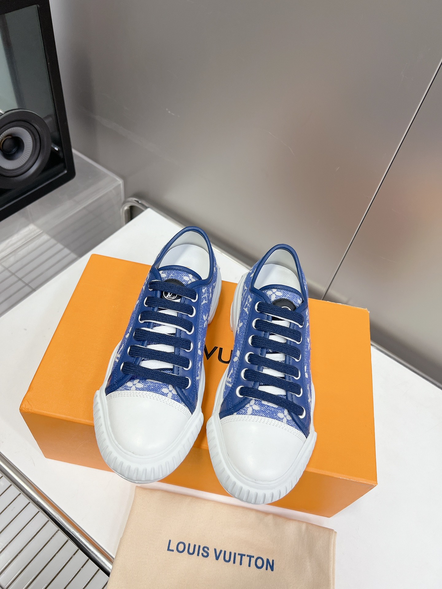 LOUIS VUITTON SNEAKERS