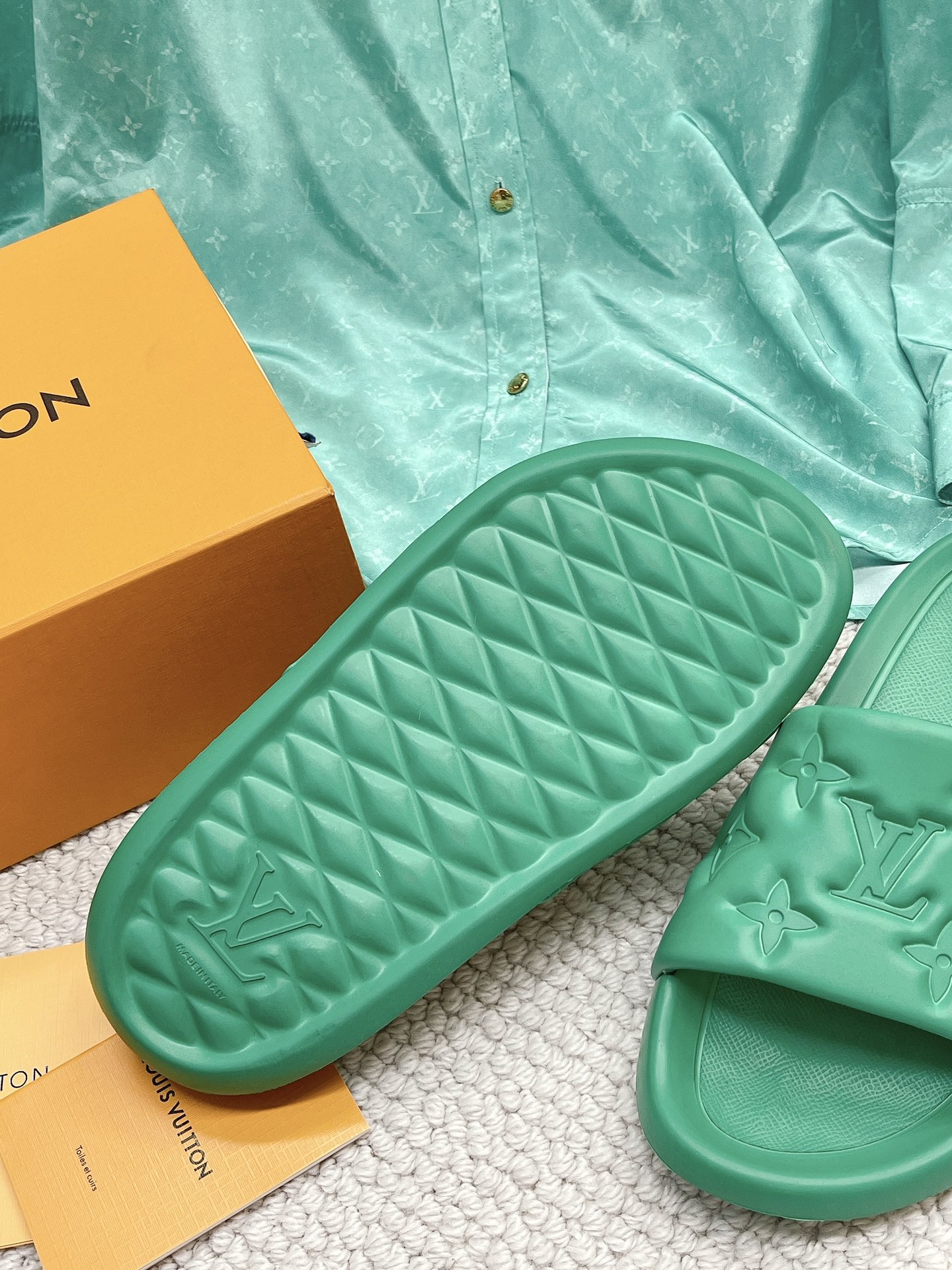 LOUIS VUITTON SLIDES