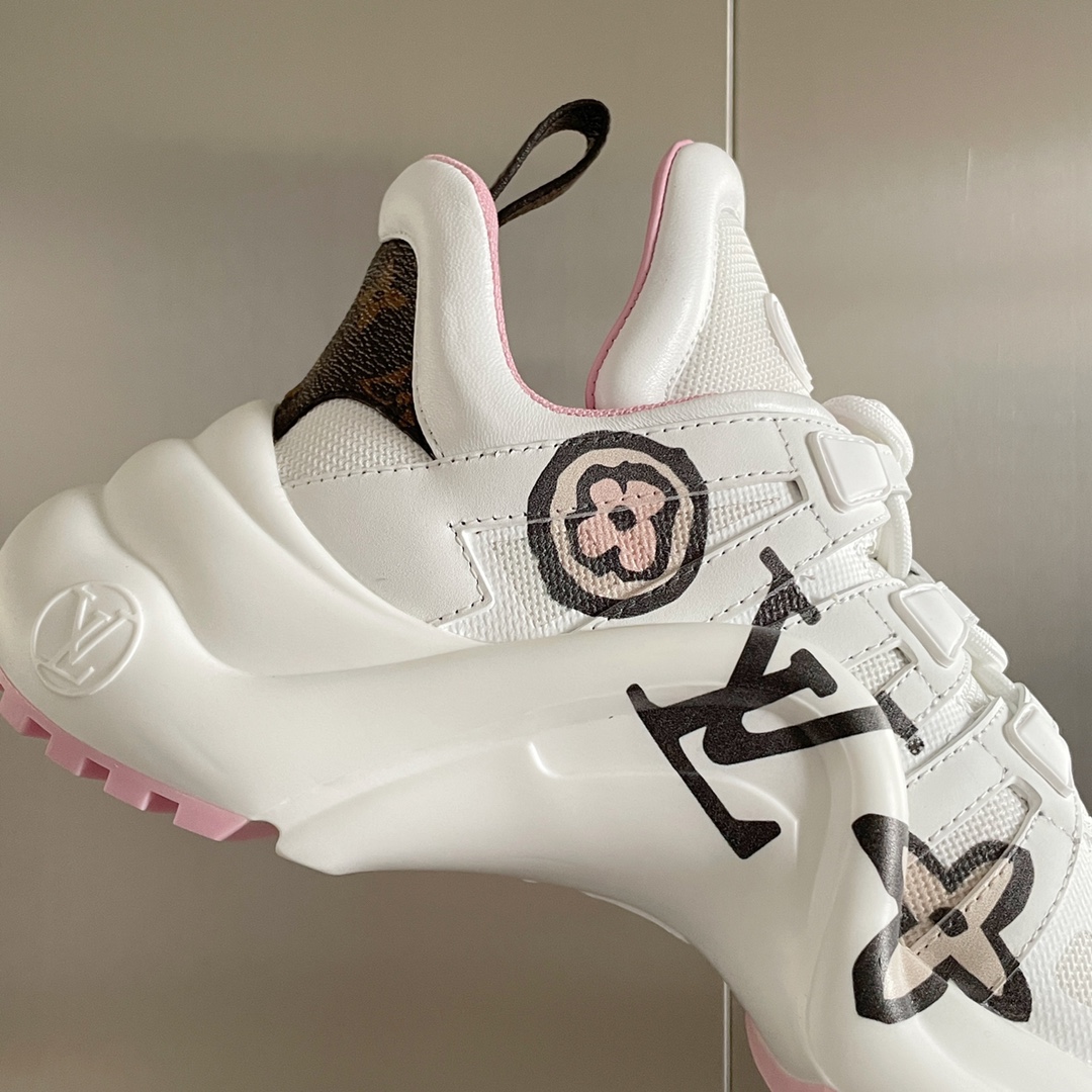 LOUIS VUITTON SNEAKERS