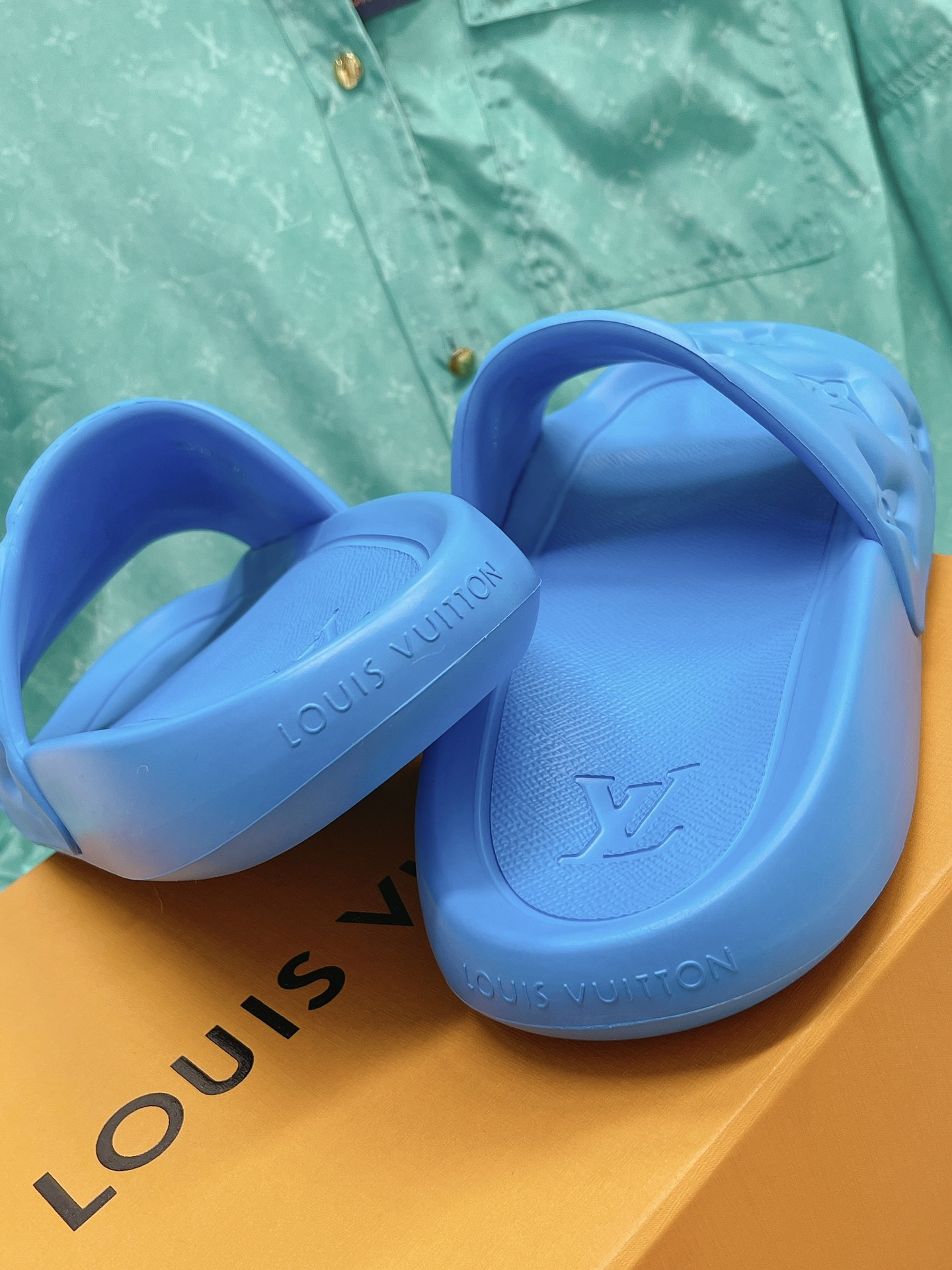 LOUIS VUITTON SLIDES