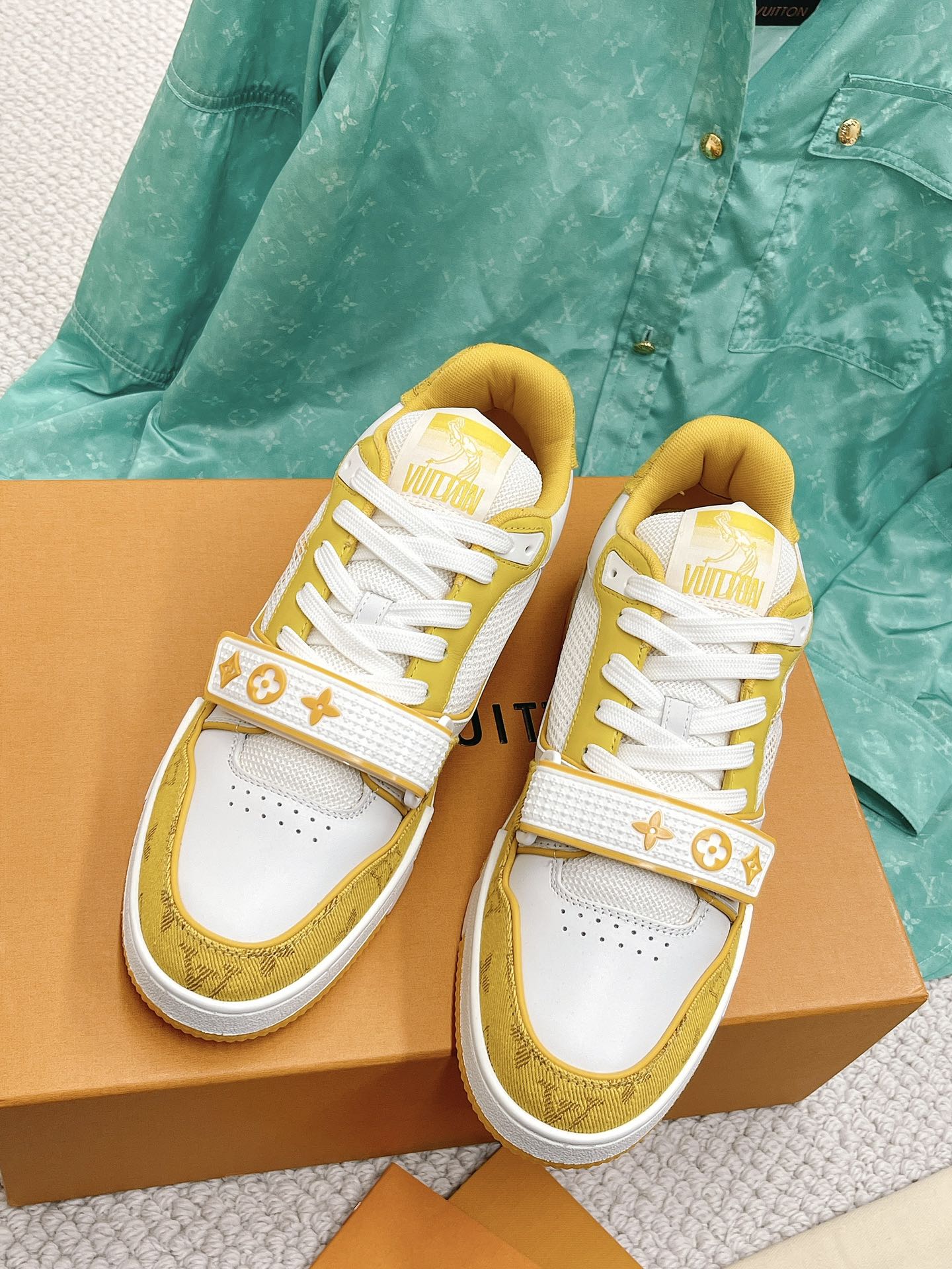 LOUIS VUITTON SNEAKERS