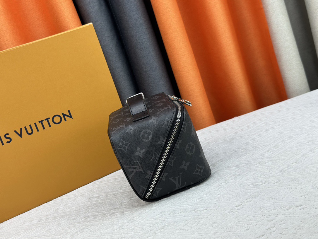 LV toiletry bag(24*13*13 cm)