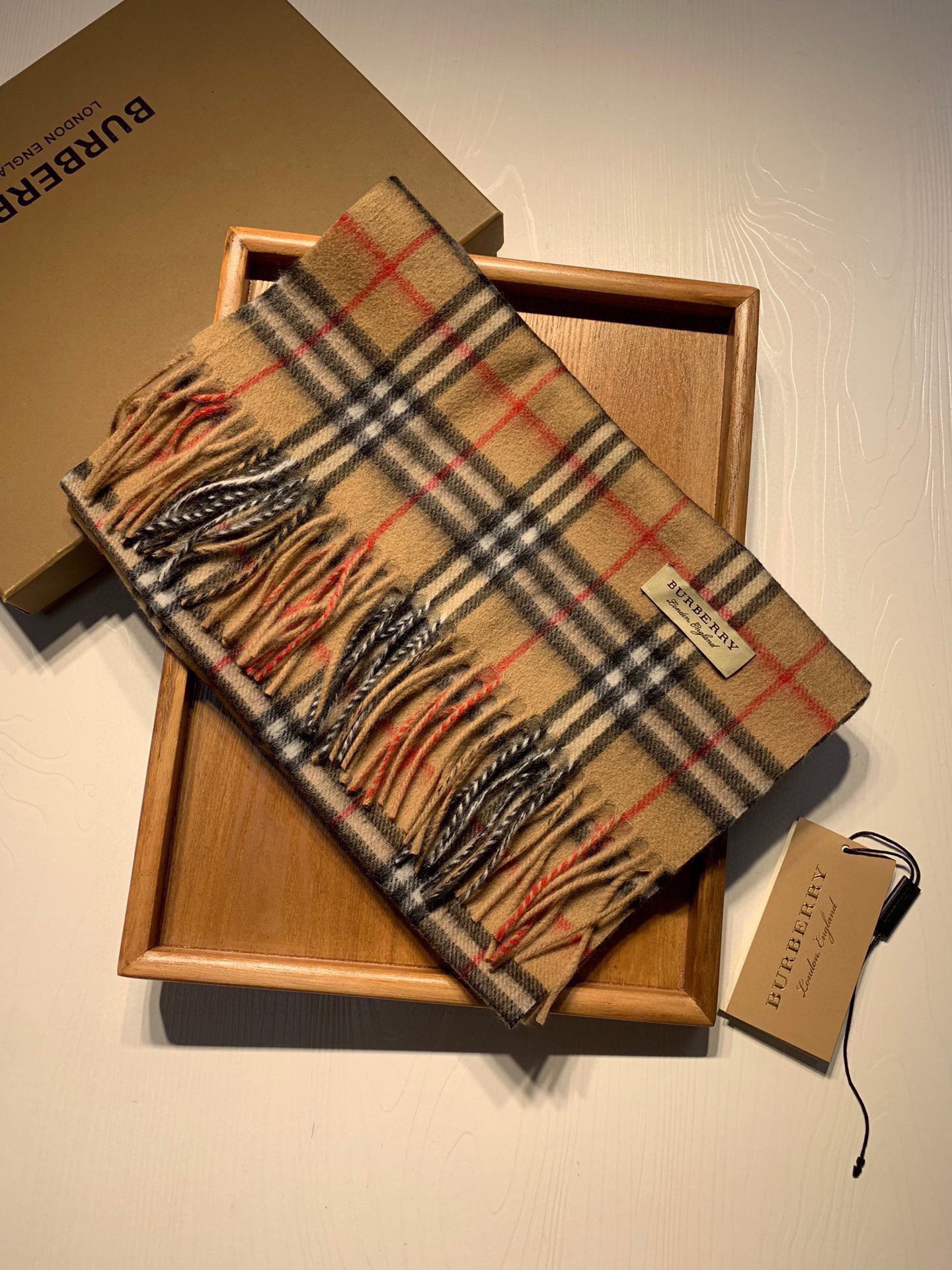 LV scarf